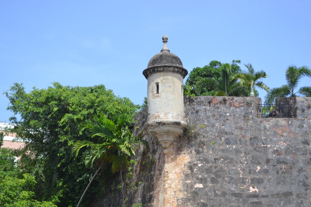 Old San Juan : Paseo la Princesa, Pigeon Park and El Morro&nbsp;surroundings.