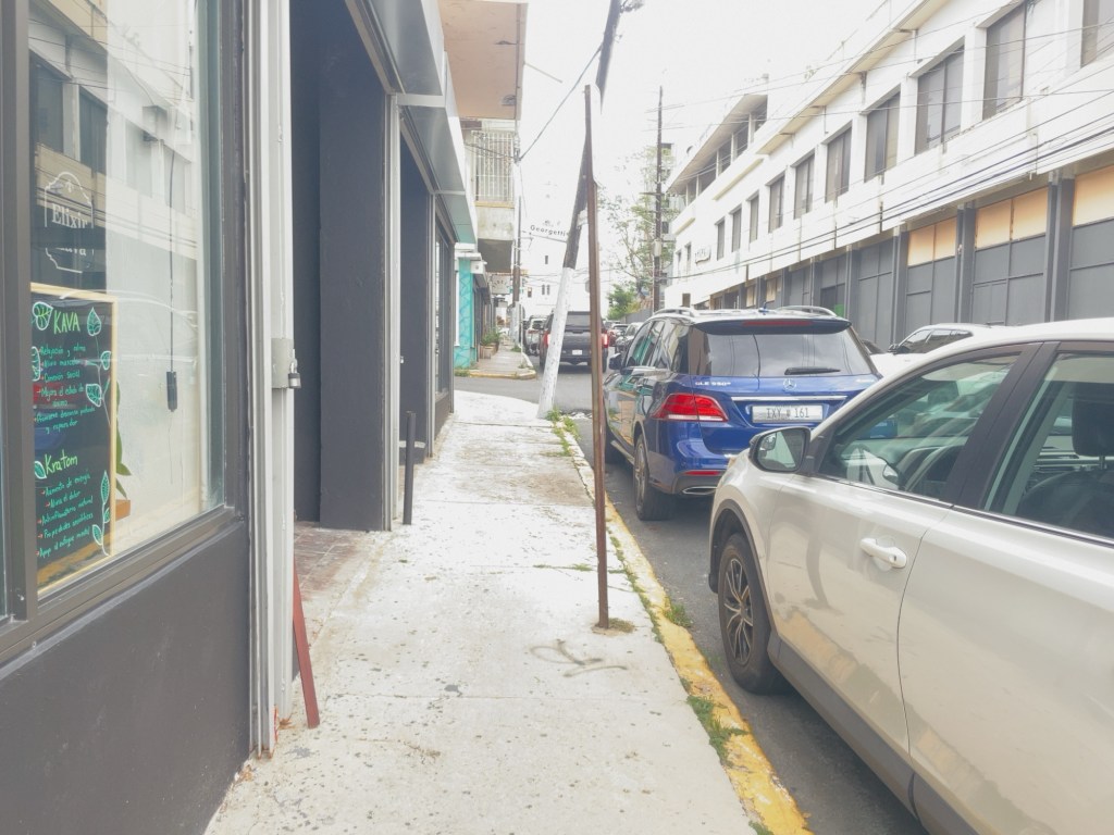 Walking through Hipódromo&nbsp;Street